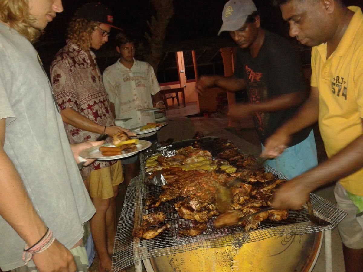 Hotel Ram'S Surfing Beach,Midigama East Esterno foto