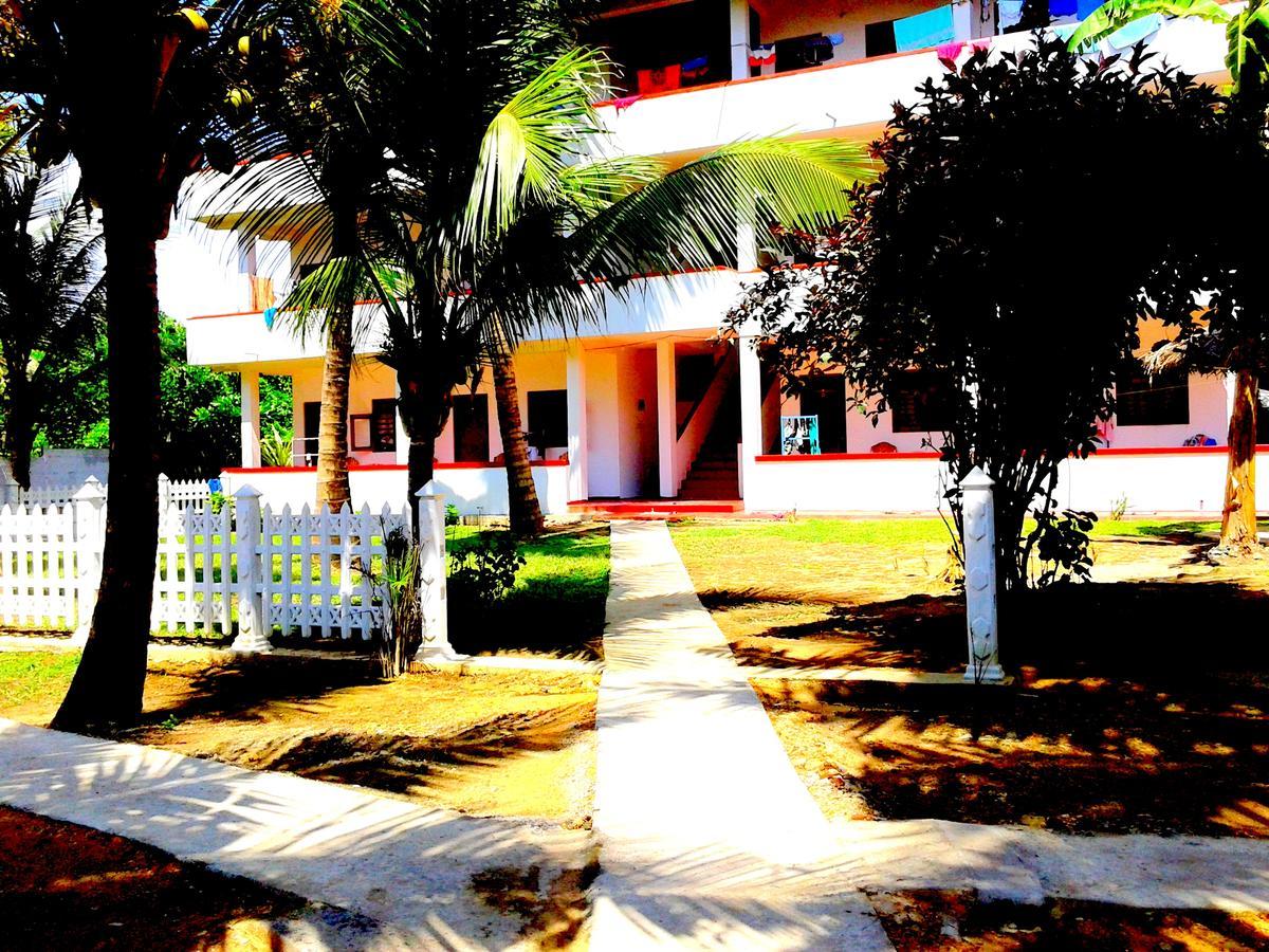 Ram'S Surfing Beach,Midigama East Esterno foto